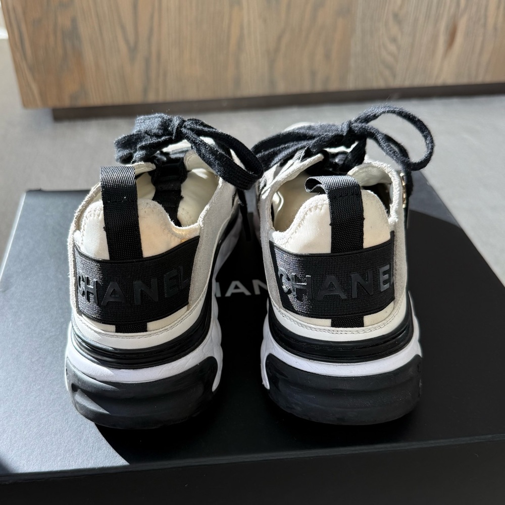 CHANEL Classic Sneakers in Ivory/White
Calfskin Suede + Gold Chanel Logo - Picture 4 of 9